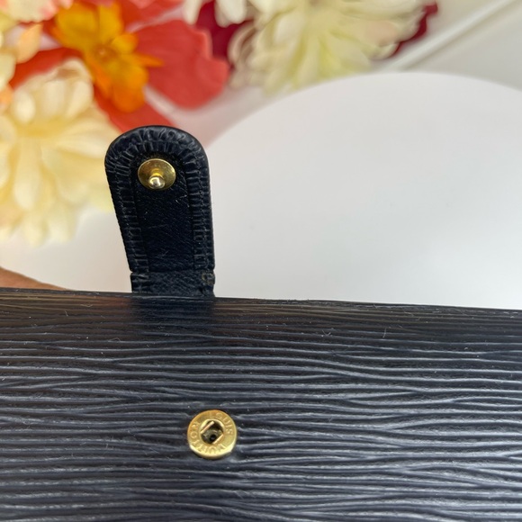 Vintage Black Epi Leather Louis Vuitton long Kiss snap Wallet - Picture 13 of 15